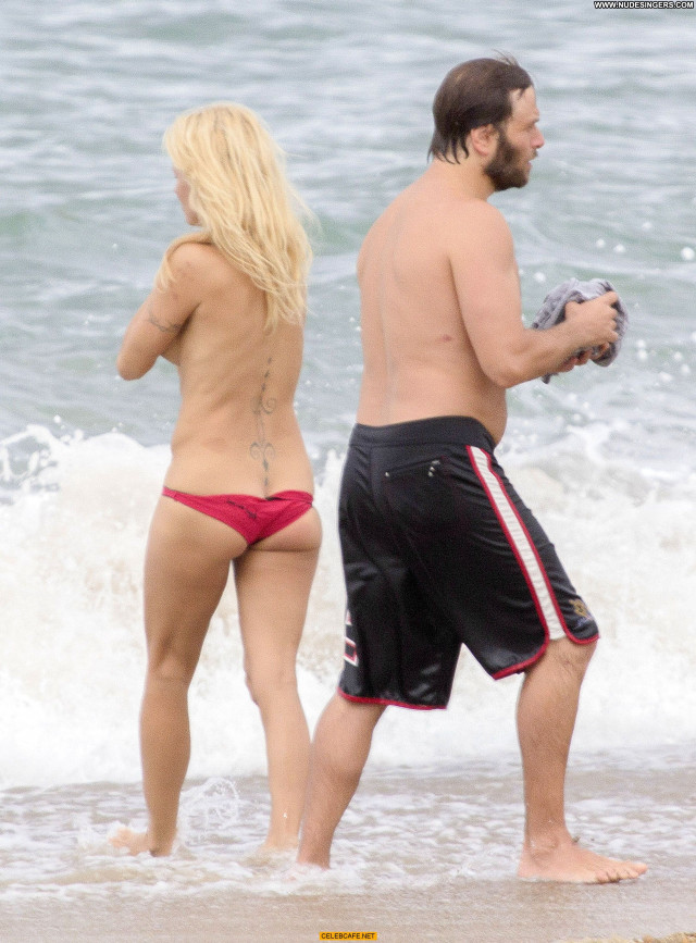 Pamela Anderson No Source Beach Posing Hot Celebrity Beautiful