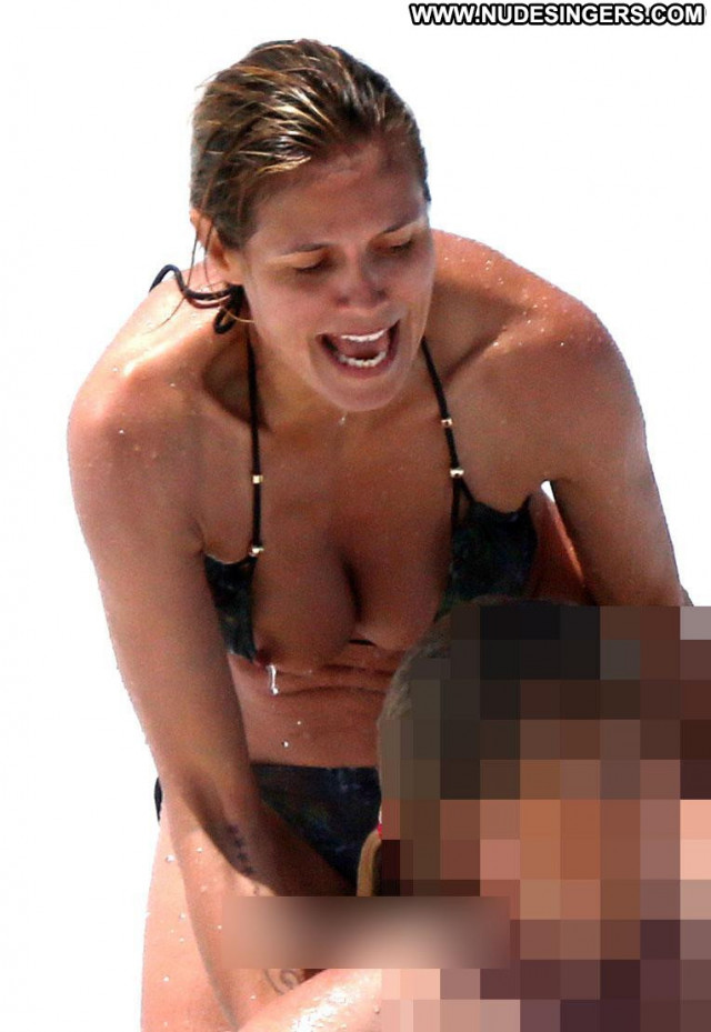 Heidi Klum The Moment Hawaii Babe Bikini Beautiful Mom Posing Hot Ass