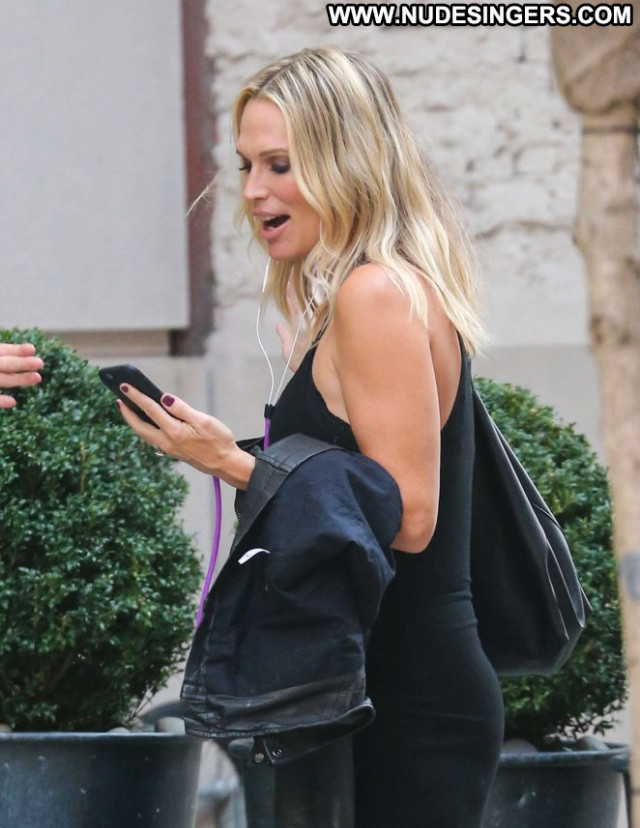 Molly Sims New York  Posing Hot Celebrity Paparazzi Babe New York