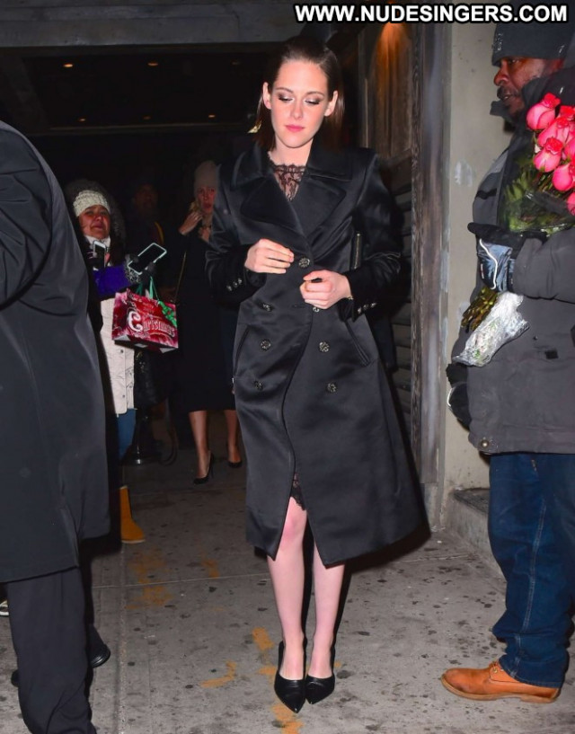 Kristen Stewart New York Posing Hot Paparazzi New York Restaurant