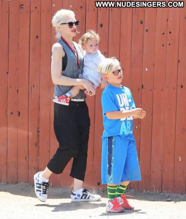 Gwen Stefani No Source Posing Hot Babe Celebrity Paparazzi Beautiful