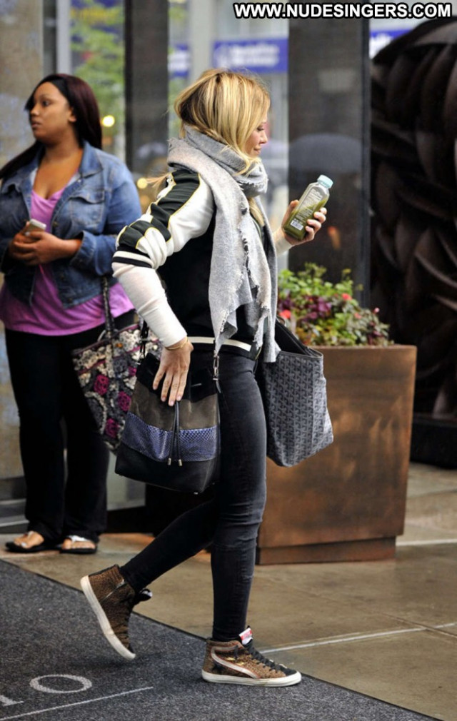 Hilary Duff New York Celebrity Posing Hot Beautiful Hotel New York