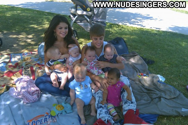 Selena Gomez Posing Hot Paparazzi Lake Babe Beautiful Celebrity Park