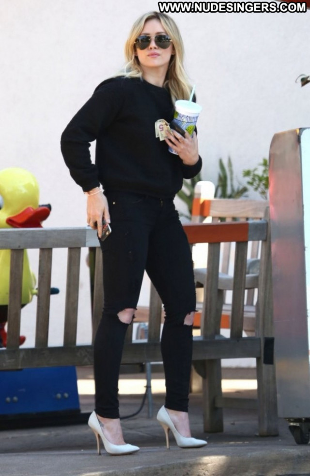 Hilary Duff Celebrity Beautiful Restaurant Babe Posing Hot Paparazzi