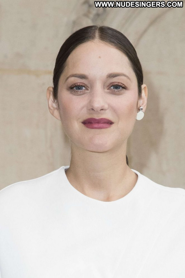 Marion Cotillard Posing Hot Celebrity Paparazzi Babe Paris Beautiful