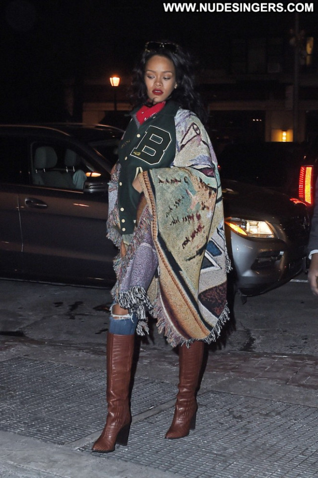 Rihanna New York Posing Hot Beautiful Celebrity Babe Paparazzi New
