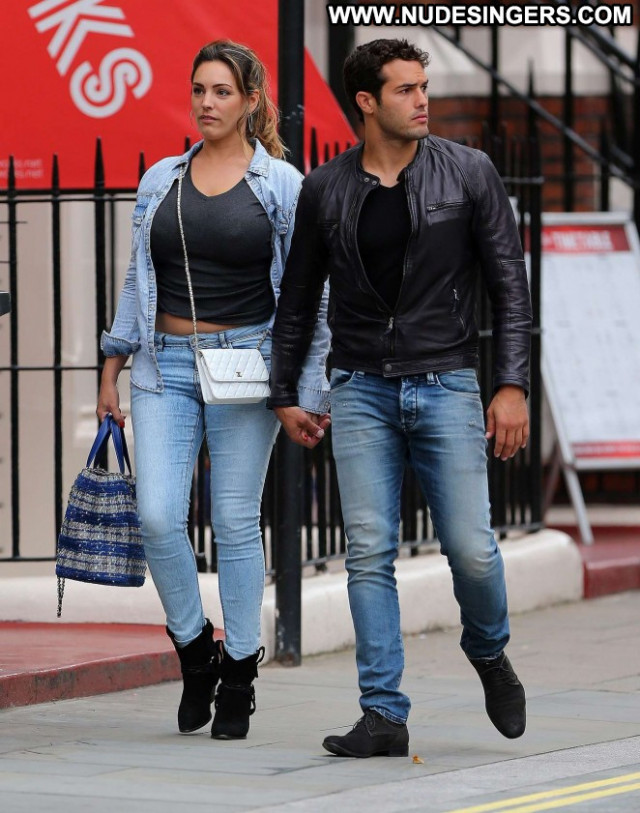 Kelly Brook Paparazzi Babe London Jeans Celebrity Posing Hot