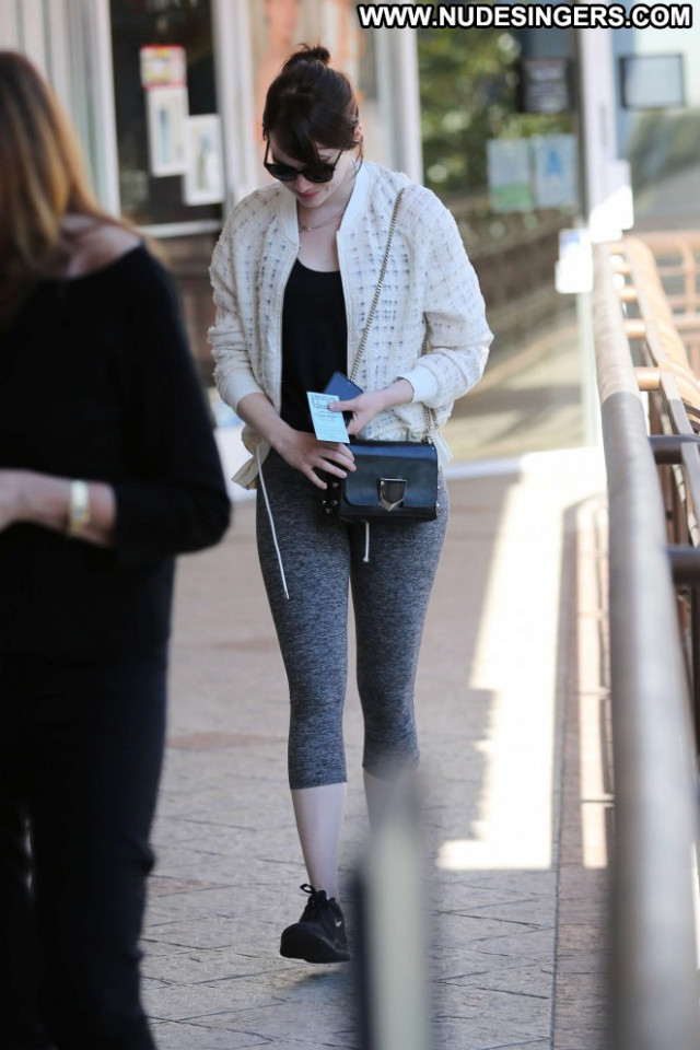 Emma Stone Paparazzi Babe Beautiful Posing Hot Celebrity Park