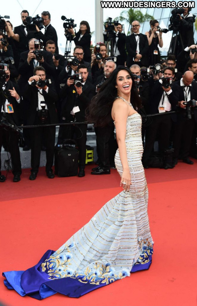 Mallika Sherawat Cannes Film Festival Paparazzi Posing Hot Celebrity