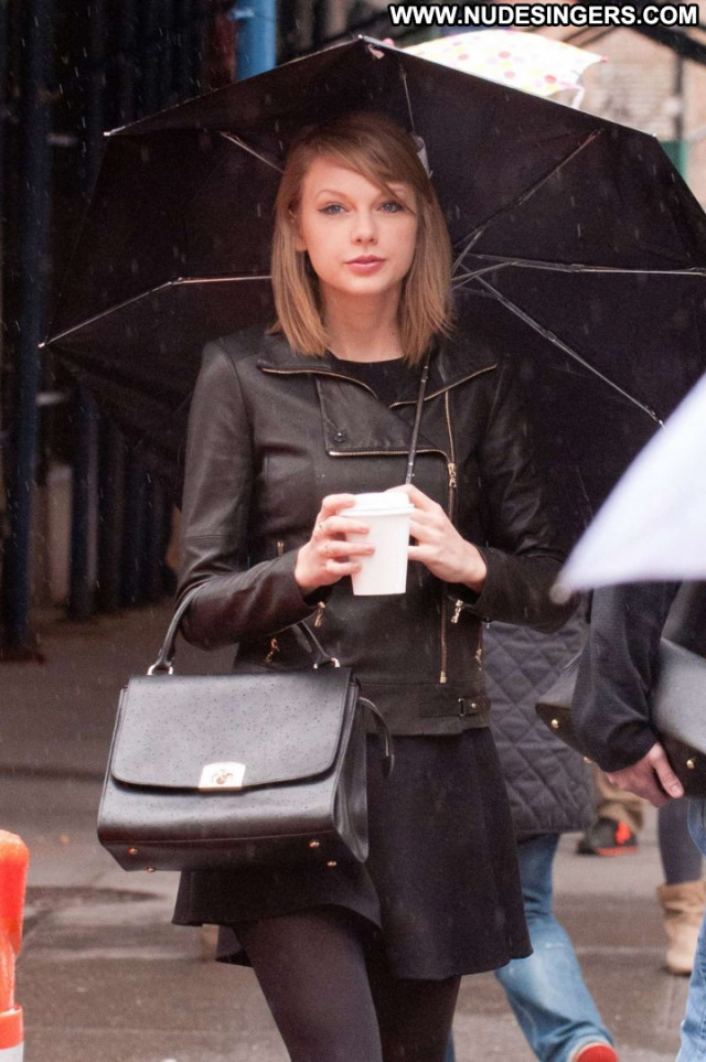 Taylor Swift New York Celebrity Paparazzi New York Posing Hot