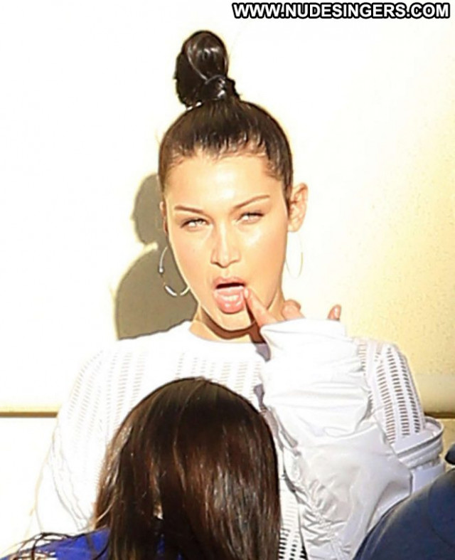 Bella Hadid New York Babe Beautiful Celebrity Paparazzi Posing Hot