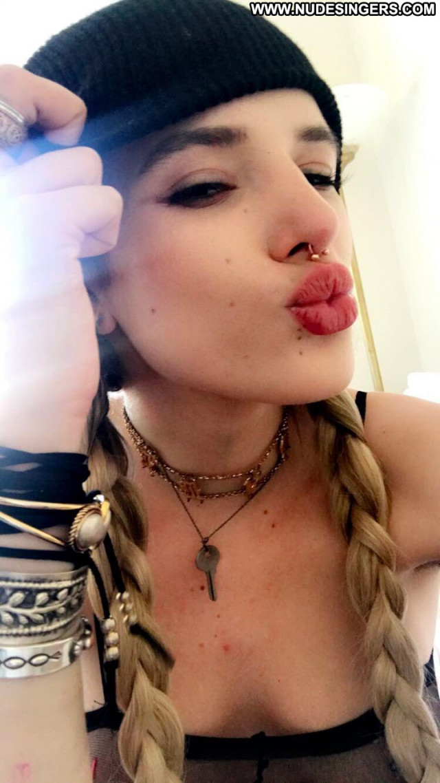 Bella Thorne No Source Beautiful Babe Sex Posing Hot Snapchat Singer