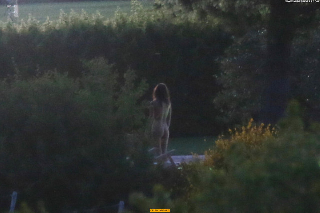 Emily Ratajkowski No Source Italy Beautiful Nude Celebrity Posing Hot