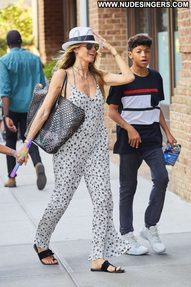 Heidi Klum New York Paparazzi Beautiful Posing Hot New York Celebrity
