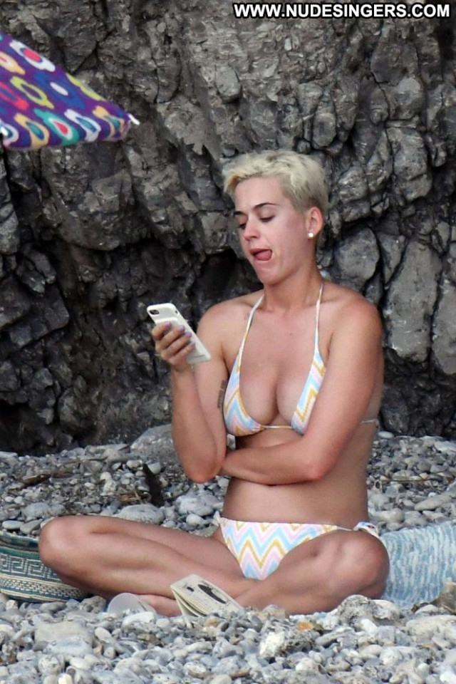 Katy Perry The Beach Babe Posing Hot Celebrity Beach Paparazzi