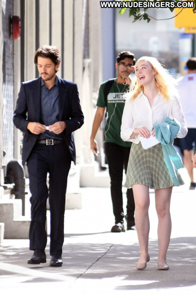 Elle Fanning No Source Paparazzi Nyc Beautiful Celebrity Babe Posing