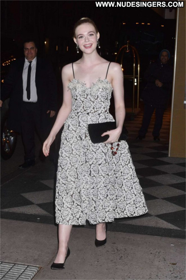 Elle Fanning No Source Babe Paris Paparazzi Posing Hot Beautiful