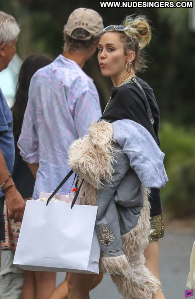 Miley Cyrus No Source Celebrity Shopping Posing Hot Beautiful Babe