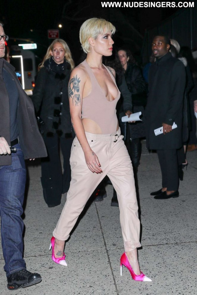 Halsey Fashion Show New York Babe Posing Hot Paparazzi Celebrity