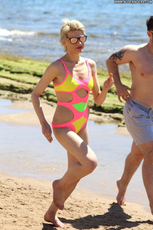 Natalie Jayne Roser No Source Bus Cleavage Swimsuit Model Bikini