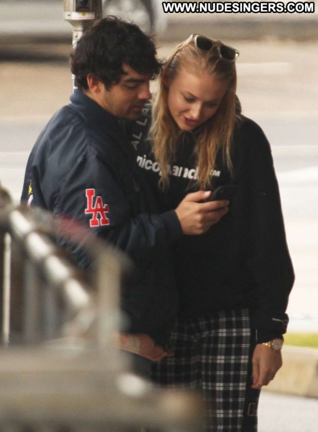 Sophie Turner No Source Posing Hot Babe Celebrity Paparazzi Beautiful