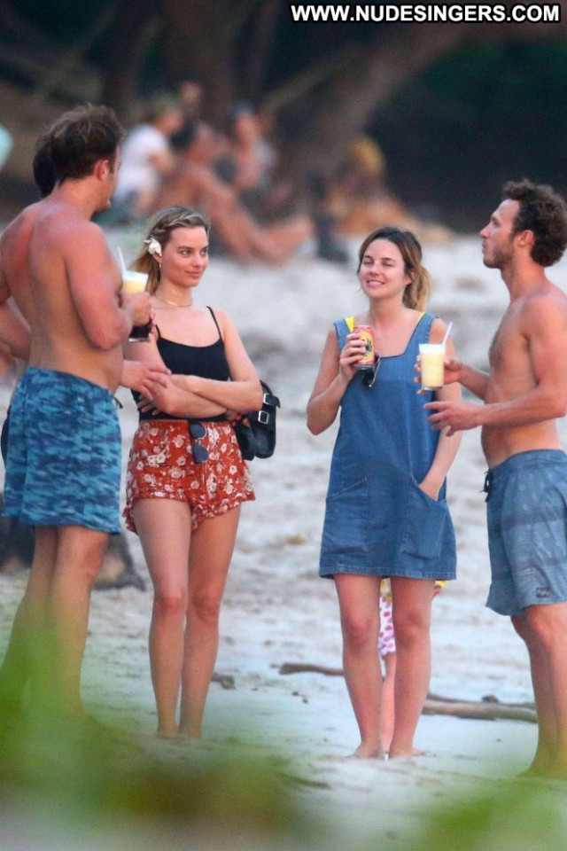 Margot Robbie The Beach Beautiful Bikini Babe Beach Paparazzi Posing