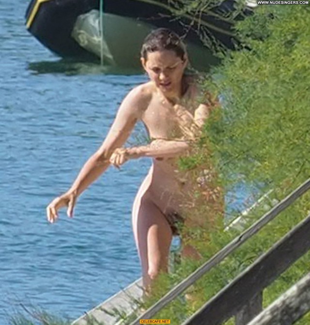 Marion Cotillard The Oc Nude Babe Posing Hot Beautiful Ocean Celebrity