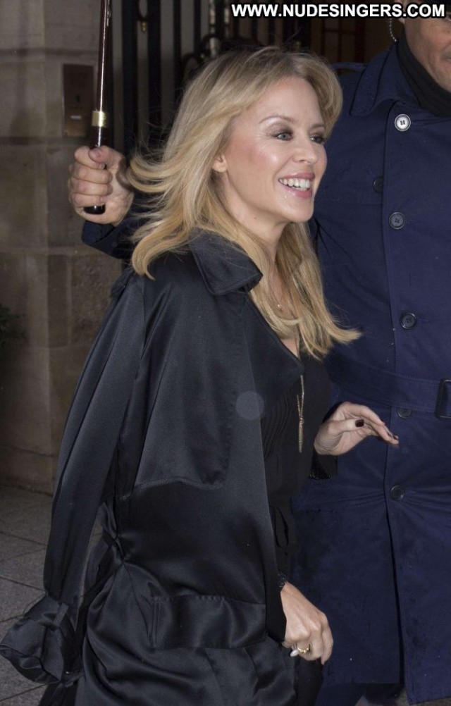 Kylie Minogue Babe Paris Posing Hot Celebrity Paparazzi