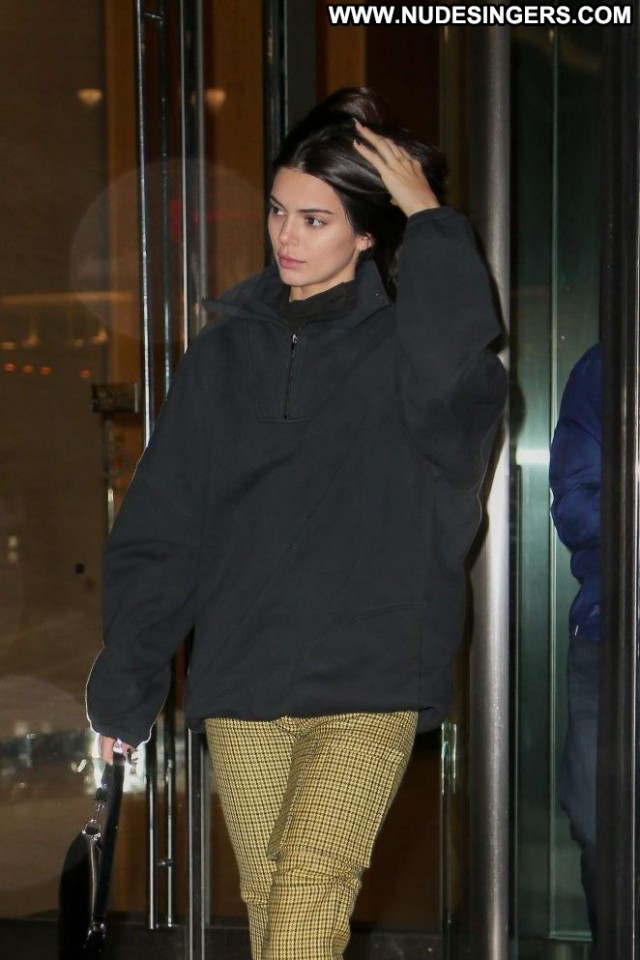 Kendall Jenner New York  Posing Hot Office Paparazzi New York Babe