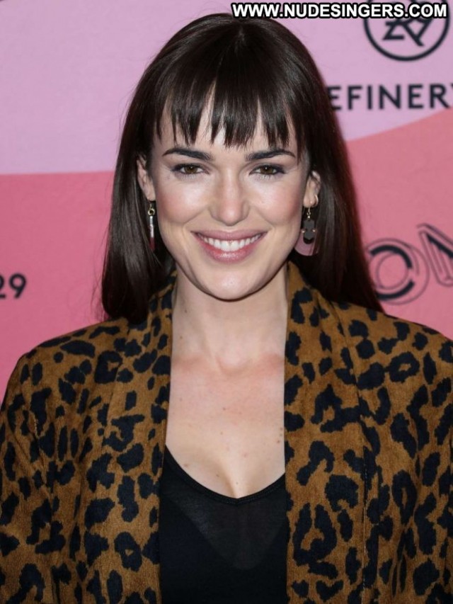 Elizabeth Henstridge Los Angeles Posing Hot Reality Angel Paparazzi