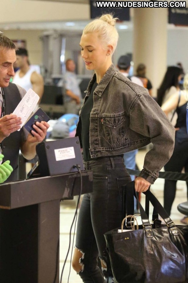 Karlie Kloss Lax Airport Los Angeles Lax Airport Celebrity Posing Hot