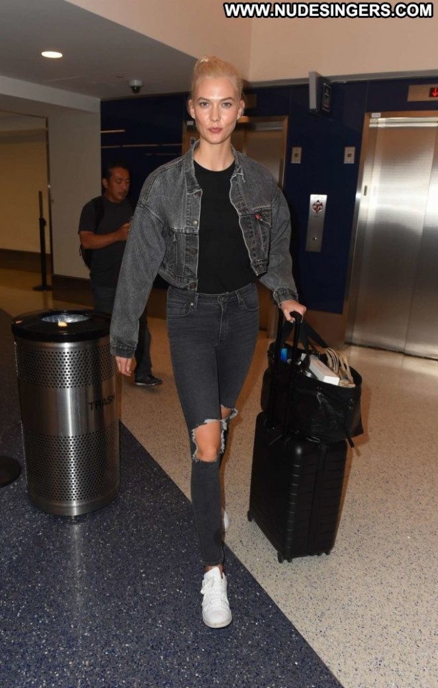 Karlie Kloss Lax Airport Babe Paparazzi Posing Hot Lax Airport