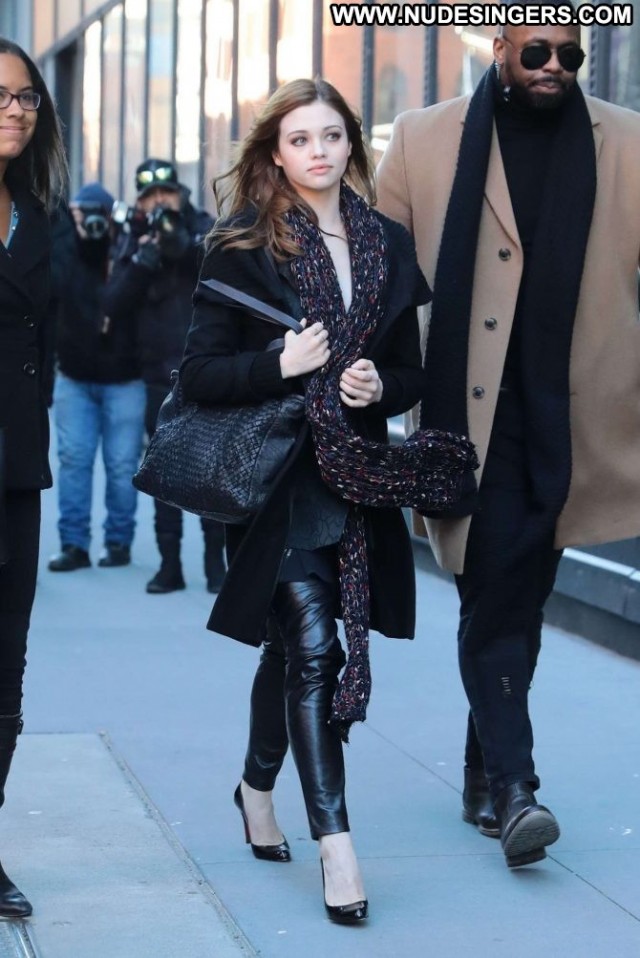 India Eisley New York Beautiful Paparazzi Babe Posing Hot New York