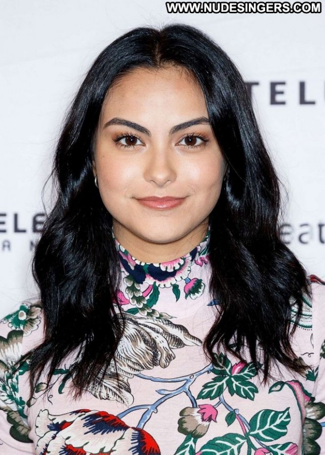 Camila Mendes No Source Babe Paparazzi Celebrity Romantic Posing Hot