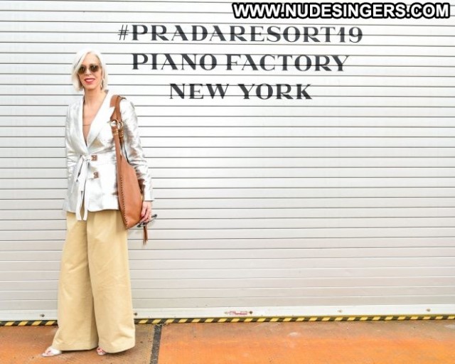 Linda Fargo Fashion Show Babe Beautiful Posing Hot Paparazzi Resort