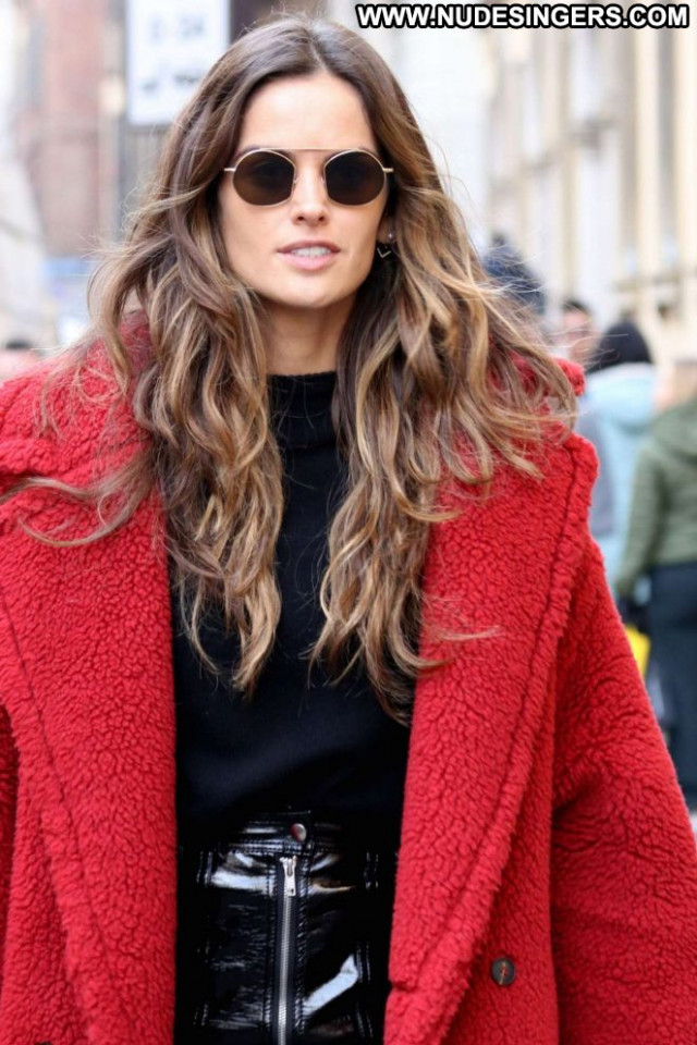 Izabel Goulart No Source  Babe Paparazzi Celebrity Beautiful Posing