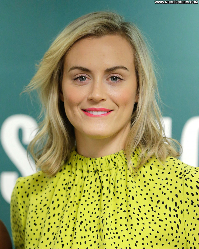 Taylor Schilling Orange Is The New Black Nyc Bar Paparazzi Celebrity