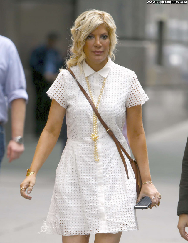 Tori Spelling New York Babe Paparazzi Posing Hot Celebrity Beautiful