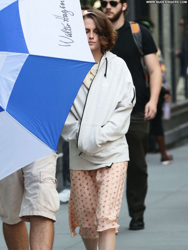 Kristen Stewart New York Posing Hot Celebrity New York Paparazzi