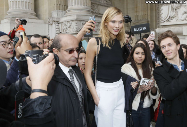 Karlie Kloss Fashion Show Paris Fashion Beautiful Paparazzi Celebrity