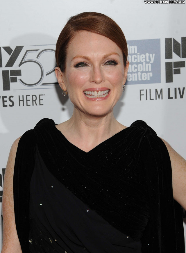 Julianne Moore Maps To The Stars Beautiful Paparazzi Nyc Posing Hot