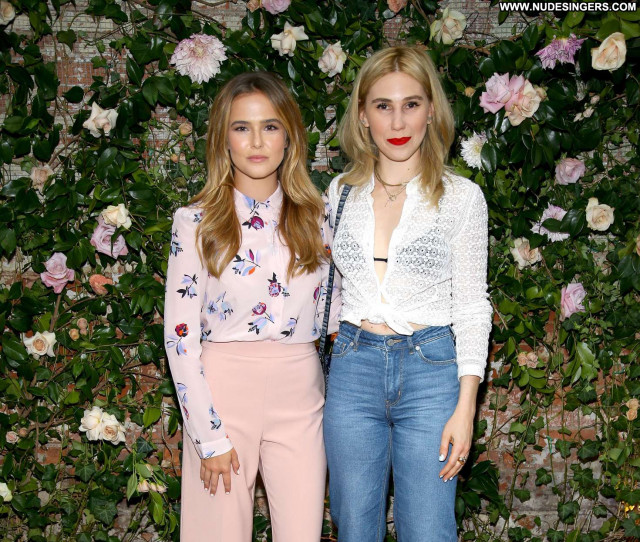 Zoey Deutch No Source Beautiful Celebrity Posing Hot Denim Nyc