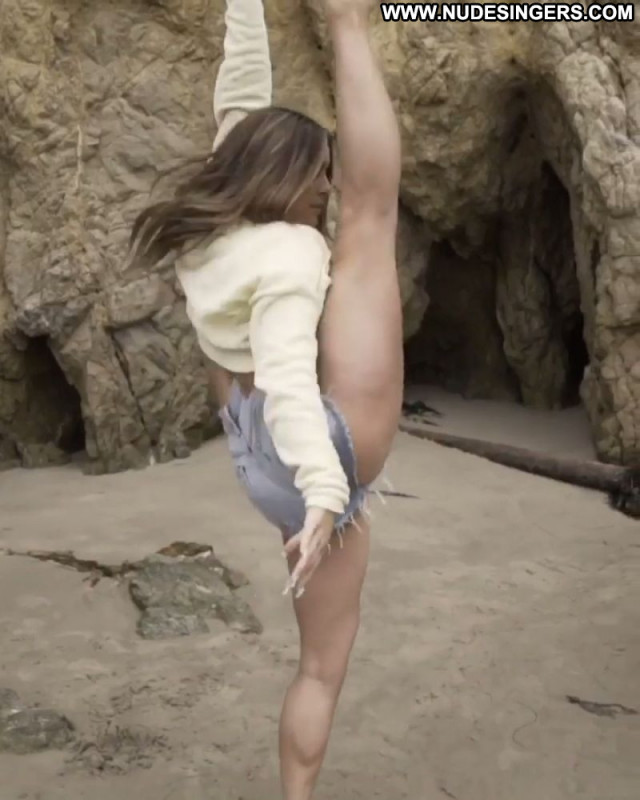 Kalani Hilliker  nackt