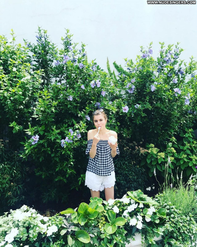 Sami Gayle No Source Posing Hot Celebrity Sexy Babe Beautiful