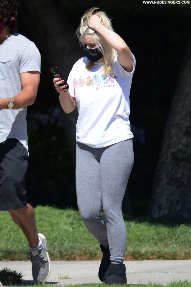 Ariel Winter No Source Sexy Posing Hot Babe Beautiful Celebrity