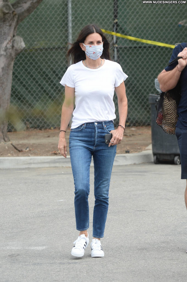 Courteney Cox Farmers Market Beautiful Babe Paparazzi Posing Hot