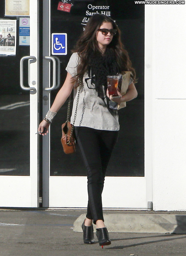 Selena Gomez No Source Posing Hot Paparazzi Beautiful Celebrity