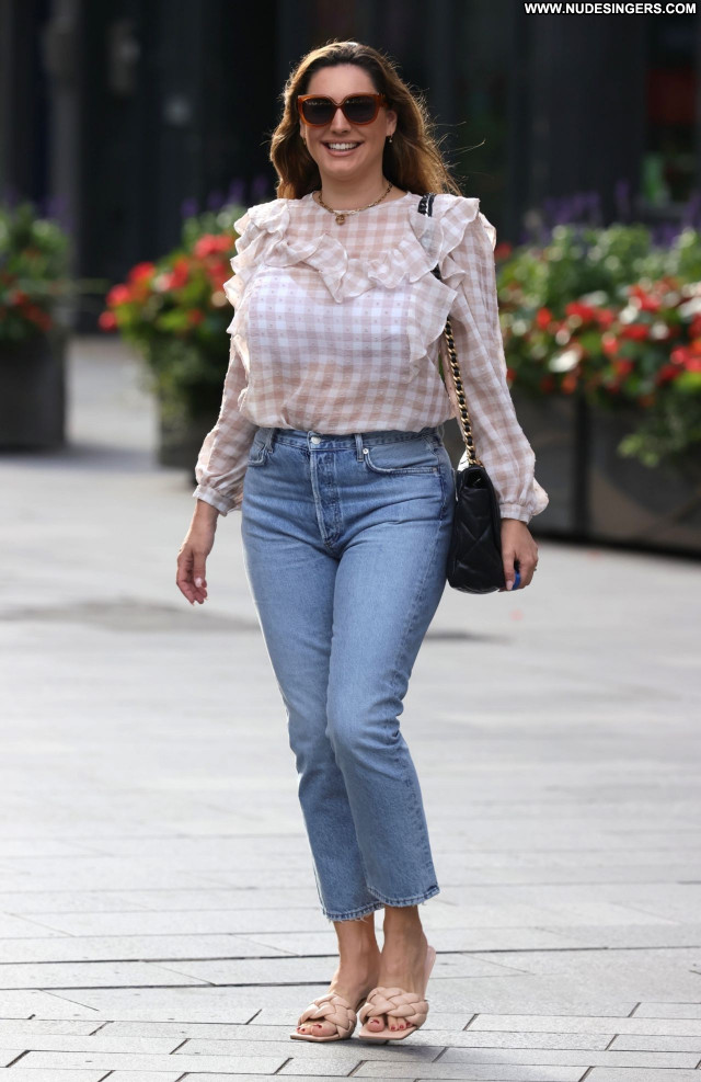 Kelly Brook No Source Sexy Posing Hot Beautiful Celebrity Babe