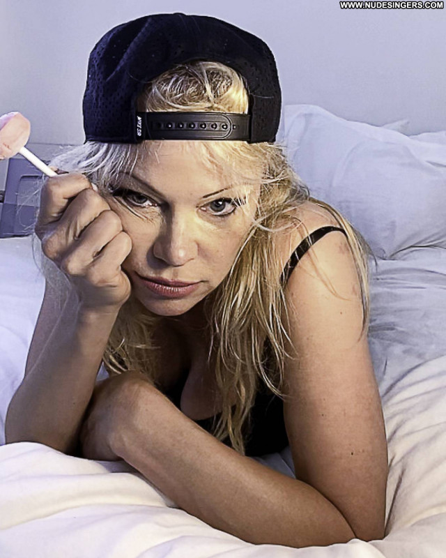 Pamela Anderson New York Beautiful Babe Celebrity Posing Hot Paparazzi