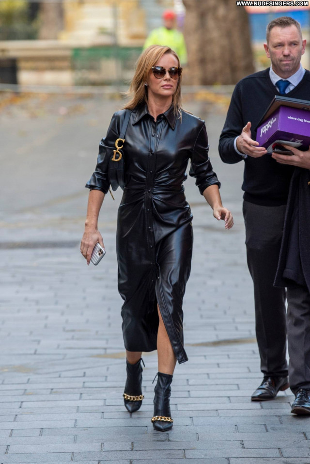 Amanda Holden No Source Posing Hot Paparazzi Celebrity Beautiful Babe